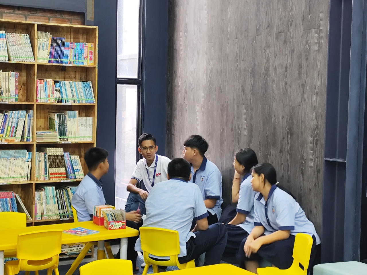 20250519-G4 students explore knowledge in the library